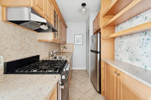 $445,000 | 363 East 76th Street, Unit 11K | Lenox Hill