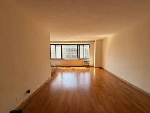 $3,800 | 382 Central Park West, Unit 8G | Upper West Side