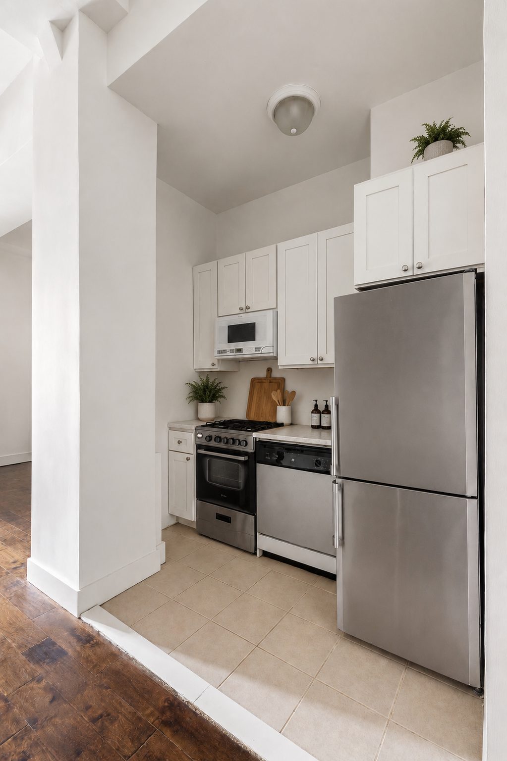 310 East 46th Street, Unit 15G Manhattan, NY 10017 - Photo 3 of 12