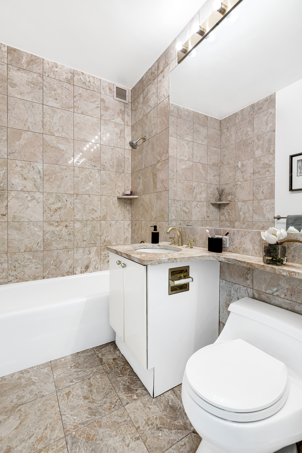 200 Riverside Boulevard, Unit 10F Manhattan, NY 10069 - Photo 5 of 10