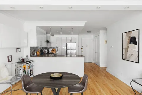 $755,000 | 201 East 25th Street, Unit 7F | Kips Bay