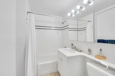 $675,000 | 7 Lexington Avenue, Unit 5E | Gramercy