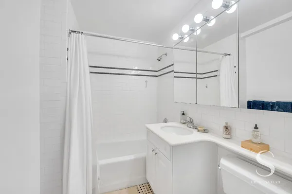 $675,000 | 7 Lexington Avenue, Unit 5E | Gramercy