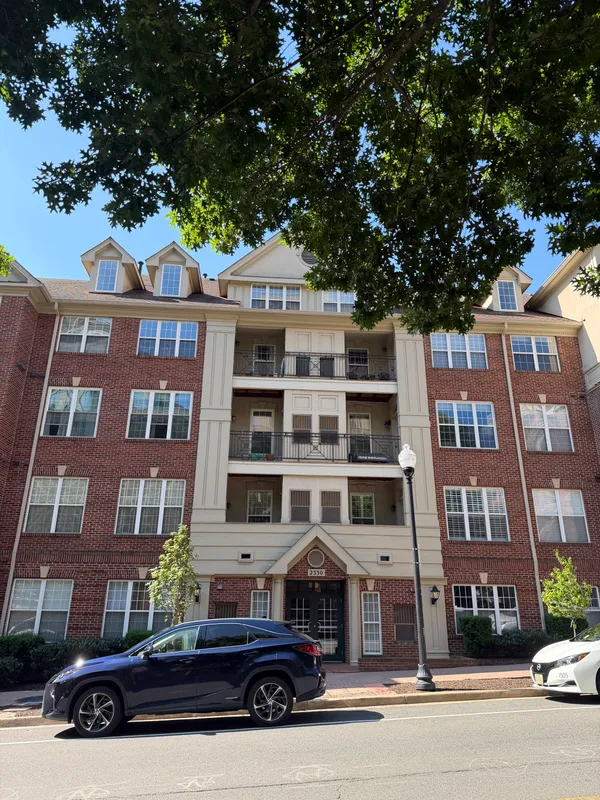$599,999 | 2330 14th Street North, Unit 308, Arlington, VA 22201