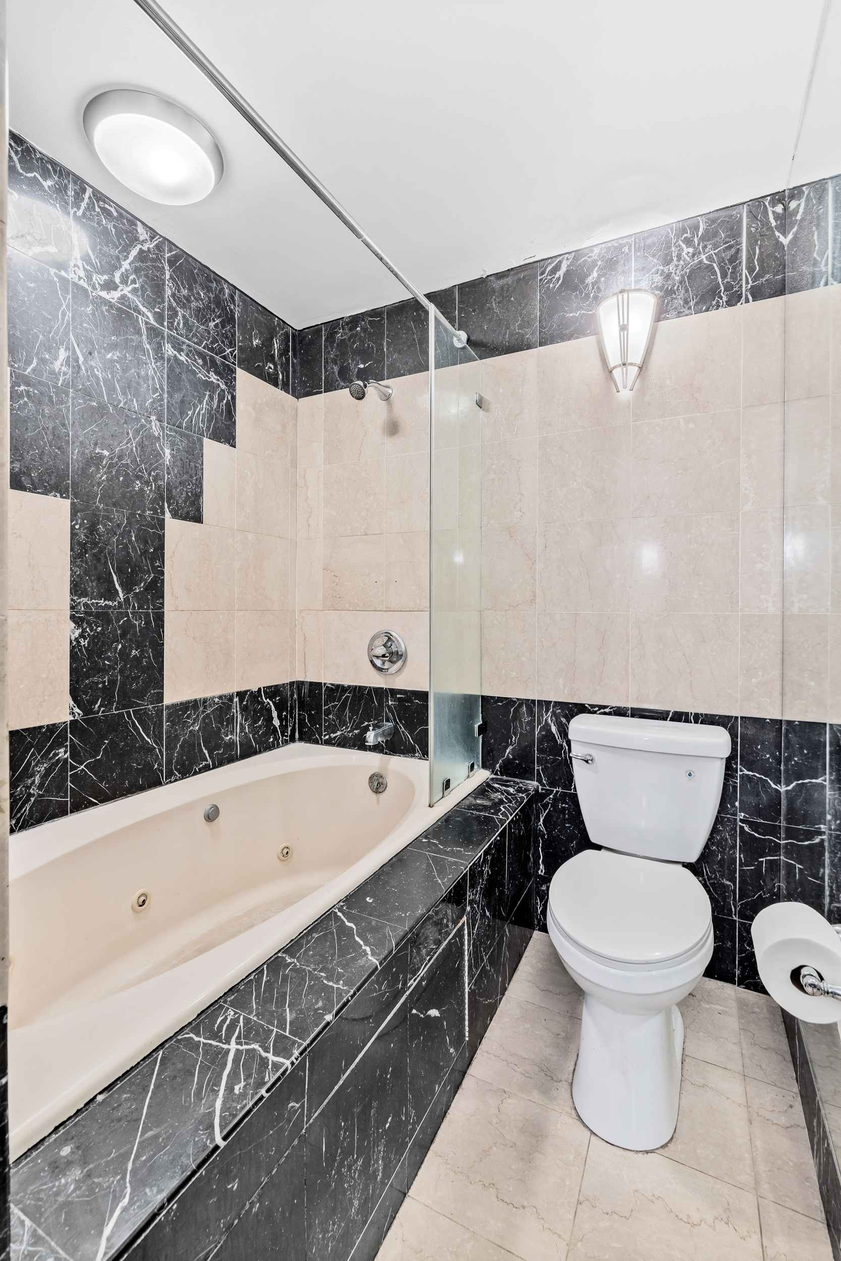 43 West 61st Street, Unit 18J Manhattan, NY 10023 - Photo 7 of 9