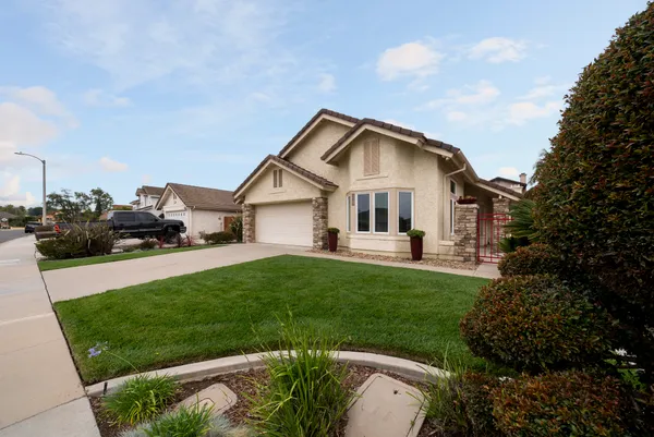 $1,045,000 | 6051 Tahoe Place, Camarillo, CA 93012