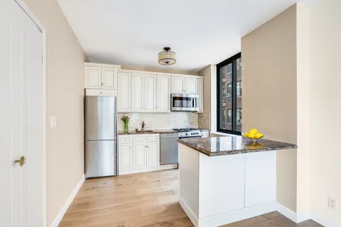 $749,000 | 403 East 62nd Street, Unit 7C | Lenox Hill