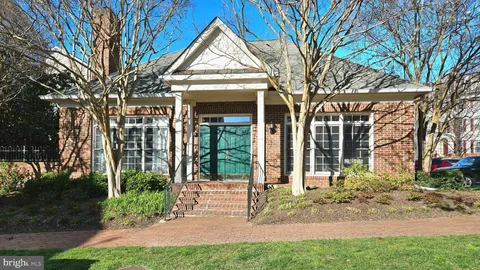 $925,000 | 8847 Ashgrove House Lane, Vienna, VA 22182