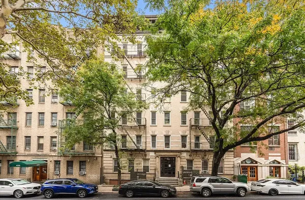 $3,300 | 451 West 44th Street, Unit 42 | Hell's Kitchen