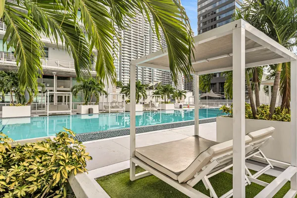 $419,999 | 690 Southwest 1st Court, Unit 1709, Miami, FL 33130