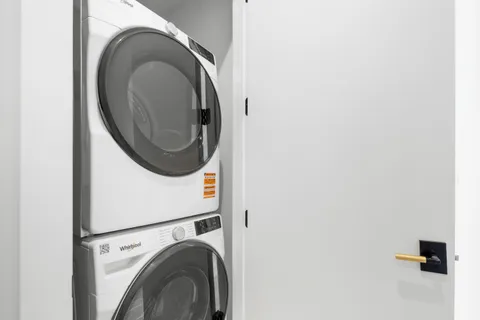 $8,000 | 1327 West Taylor Street, Unit 4, Chicago, IL 60607