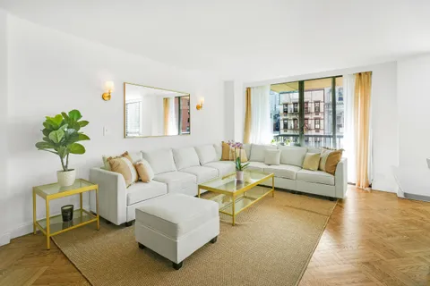 $1,999,999 | 171 East 84th Street, Unit 4B | Upper East Side