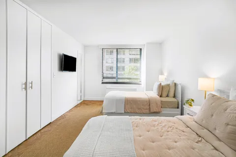 $1,999,999 | 171 East 84th Street, Unit 4B | Upper East Side