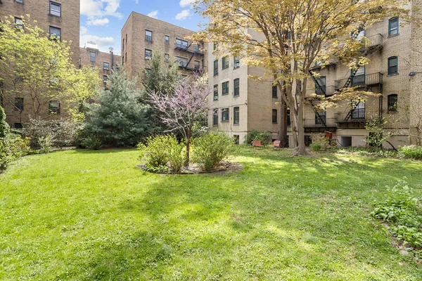 a view of a yard in front of a building