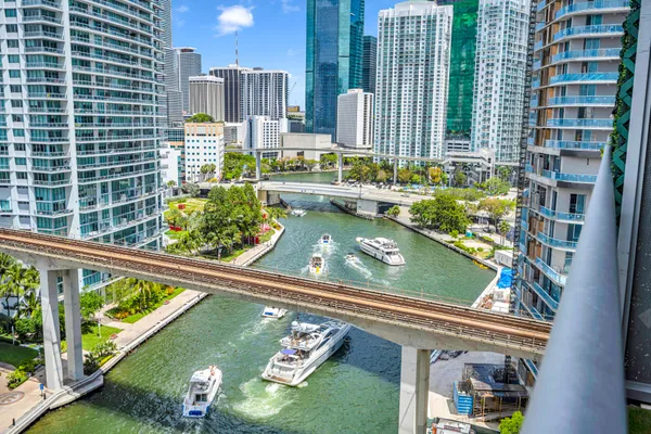 $419,999 | 690 Southwest 1st Court, Unit 1709, Miami, FL 33130