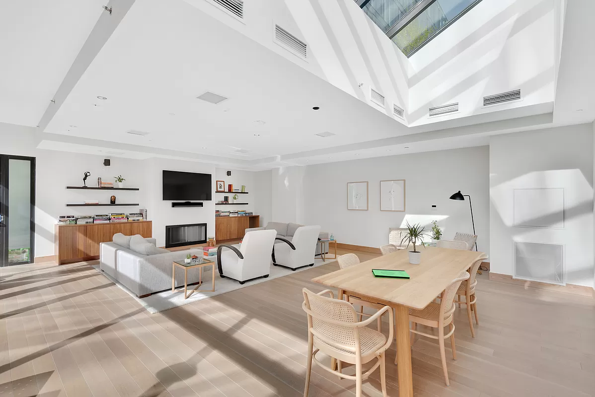 21-30 44th Drive, Unit 3H Queens, NY 11101 - Photo 7 of 13