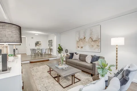 $899,000 | 300 West 53rd Street, Unit 3C | Hell's Kitchen