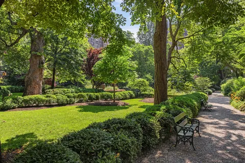 $5,950,000 | 13 Gramercy Park South | Gramercy