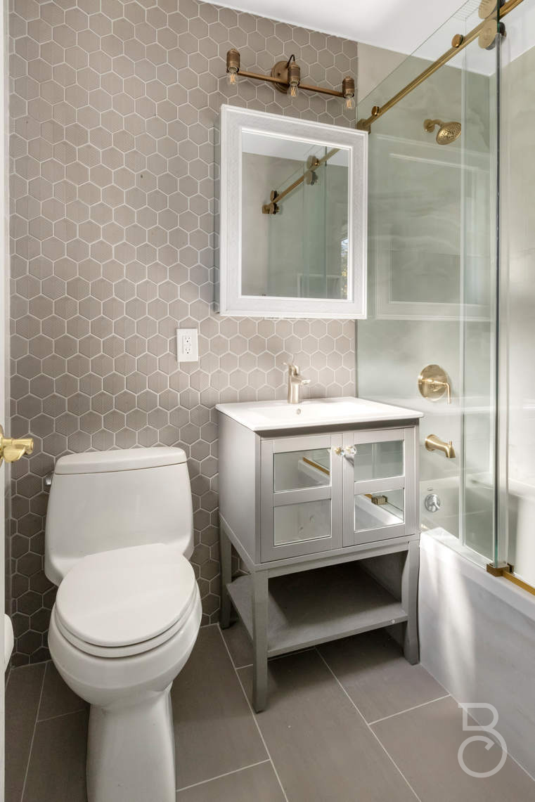 12-26 30th Drive, Unit 2 Queens, NY 11102 - Photo 5 of 12