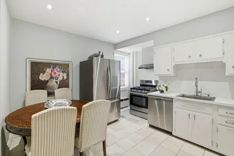 $875,000 | 10 Brooklands, Unit 1H, Bronxville, NY 10708