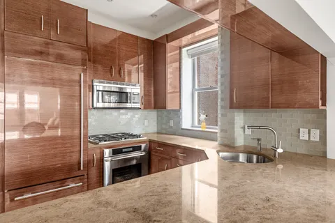 $975,000 | 345 West 70th Street, Unit 4E | Upper West Side
