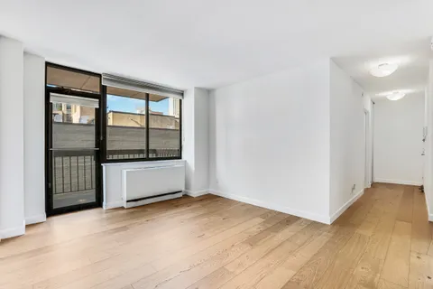 $749,000 | 403 East 62nd Street, Unit 7C | Lenox Hill