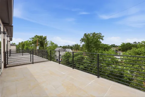 $799,000 | 1525 Caywood Lane, Unit D, Houston, TX 77055