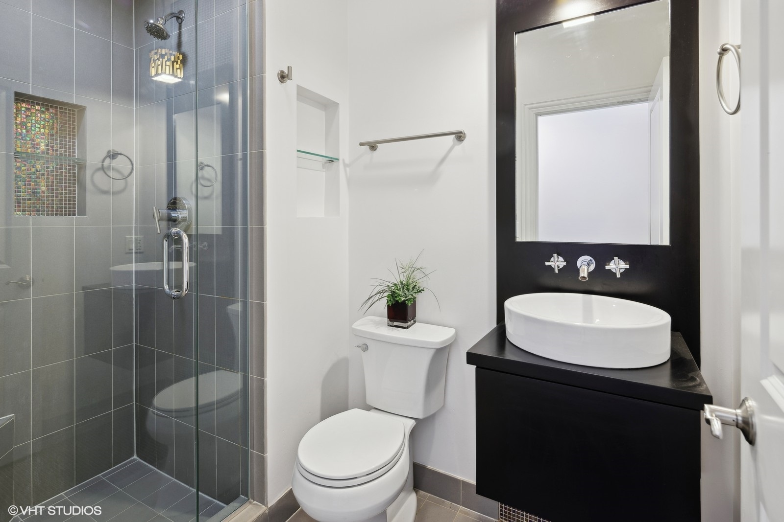 1227 East 46th Street, Unit 2E Chicago, IL 60653 - Photo 13 of 16 a bathroom with a toilet a sink and shower