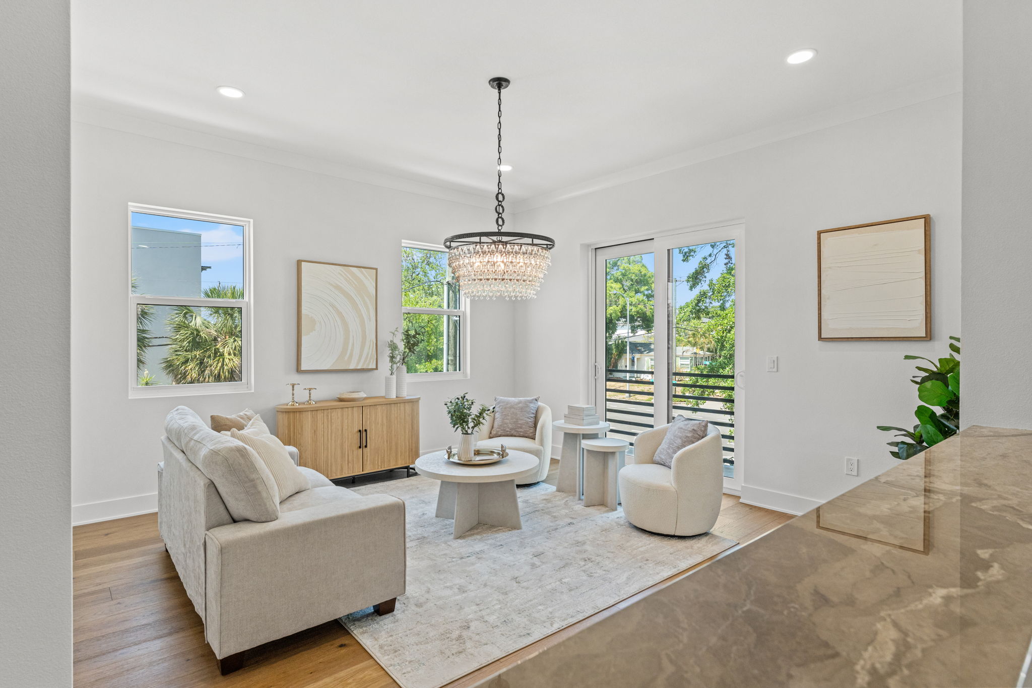 500 East Davis Boulevard Tampa, FL 33606 - Photo 4 of 36 a living room with furniture and window