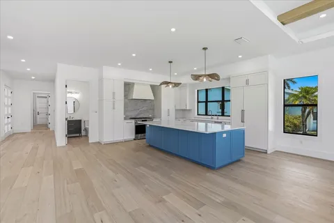 $2,999,000 | 2200 11th Street North, Naples, FL 34103