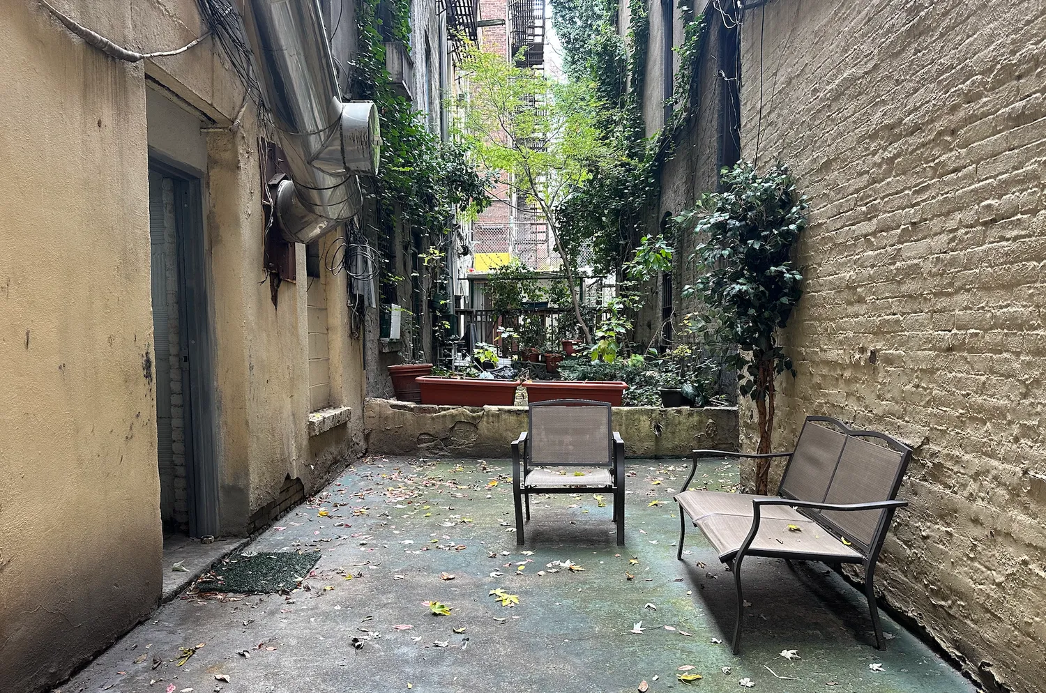 a view of a bench in a patio