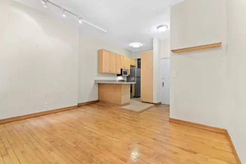 $3,350 | 350 West 56th Street, Unit 2C | Hell's Kitchen