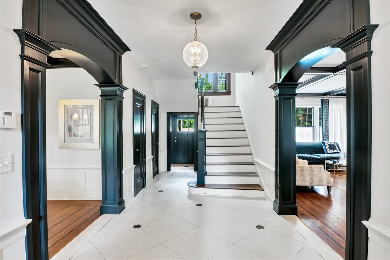 35 Grymes Hill Road Staten Island, NY 10301 - Photo 3 of 31