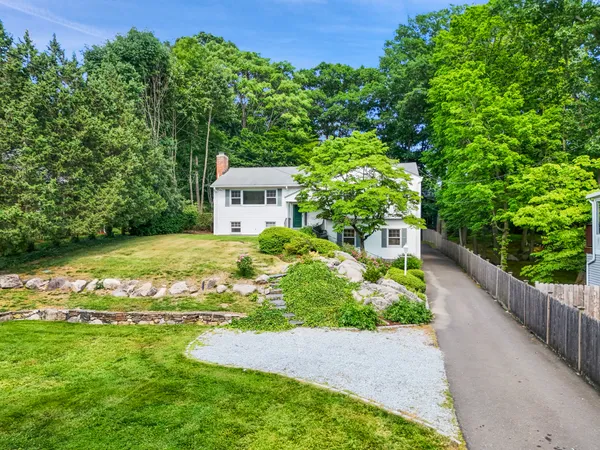 $1,850,000 | 33 Sachem Road, Greenwich, CT 06830