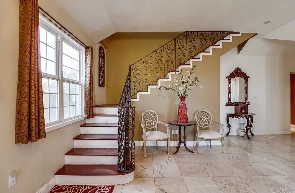 15604 Deblynn Avenue Gardena, CA 90248 - Photo 6 of 22 a view of entryway and hall
