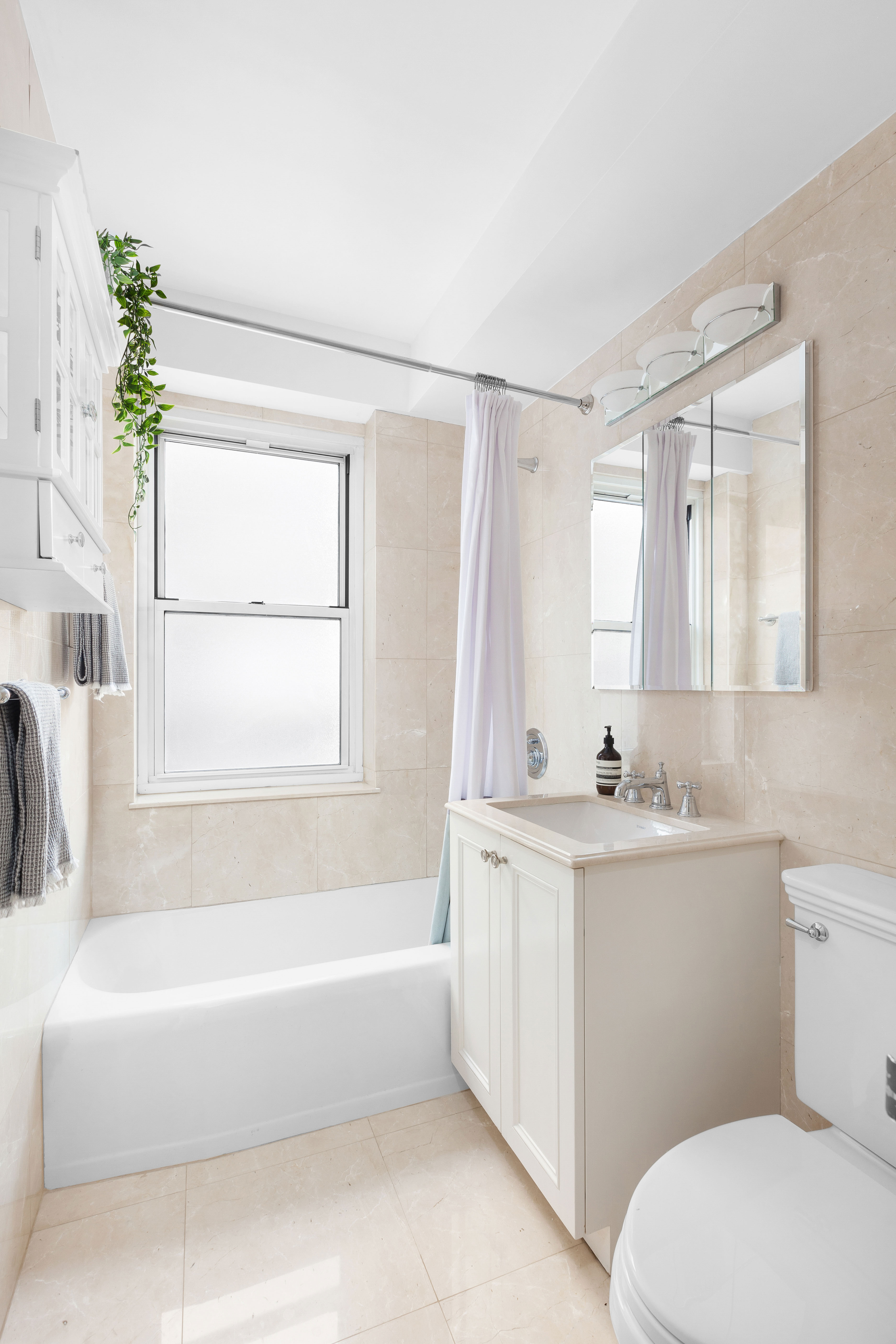 12 Beekman Place, Unit 3A Manhattan, NY 10022 - Photo 16 of 21