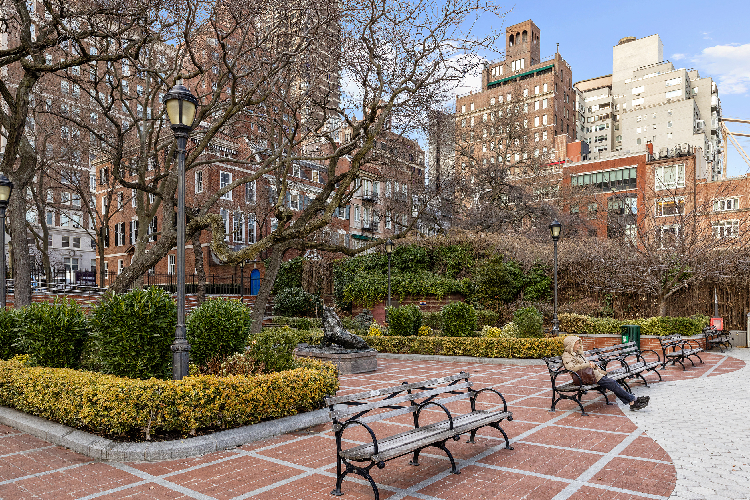 447 East 57th Street, Unit 14 Manhattan, NY 10022 - Photo 22 of 26 a view of a patio with couches table and chairs and potted plants