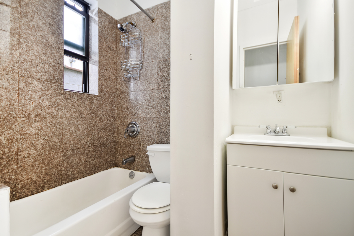 416 East 71st Street, Unit 28 Manhattan, NY 10021 - Photo 3 of 6