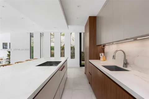 $6,350,000 | 5630 Pine Tree Drive, Miami Beach, FL 33140