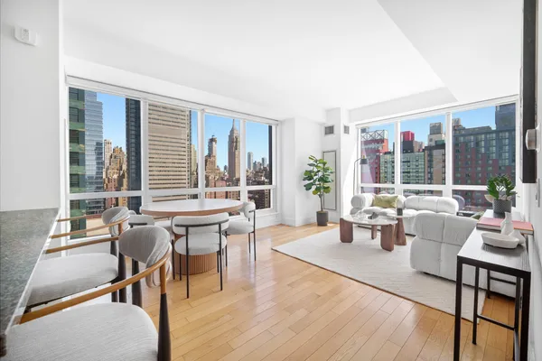 $1,095,000 | 350 West 42nd Street, Unit 27K | Hell's Kitchen