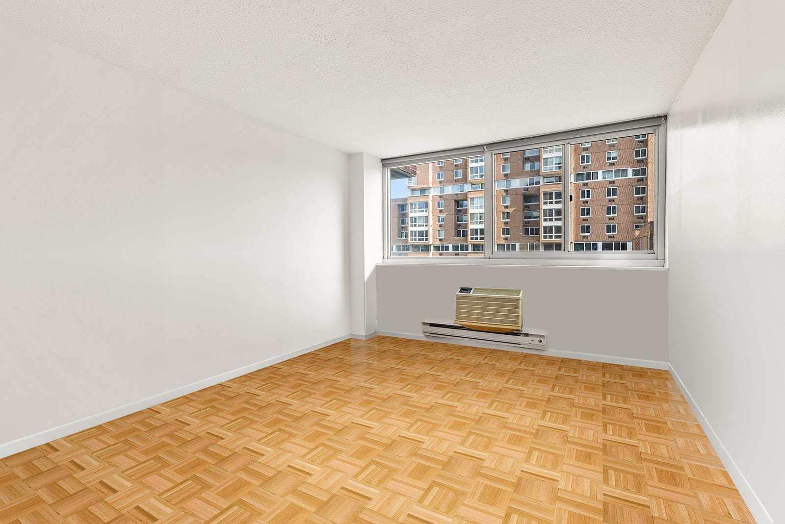 595 Main Street, Unit 817 Manhattan, NY 10044 - Photo 4 of 10