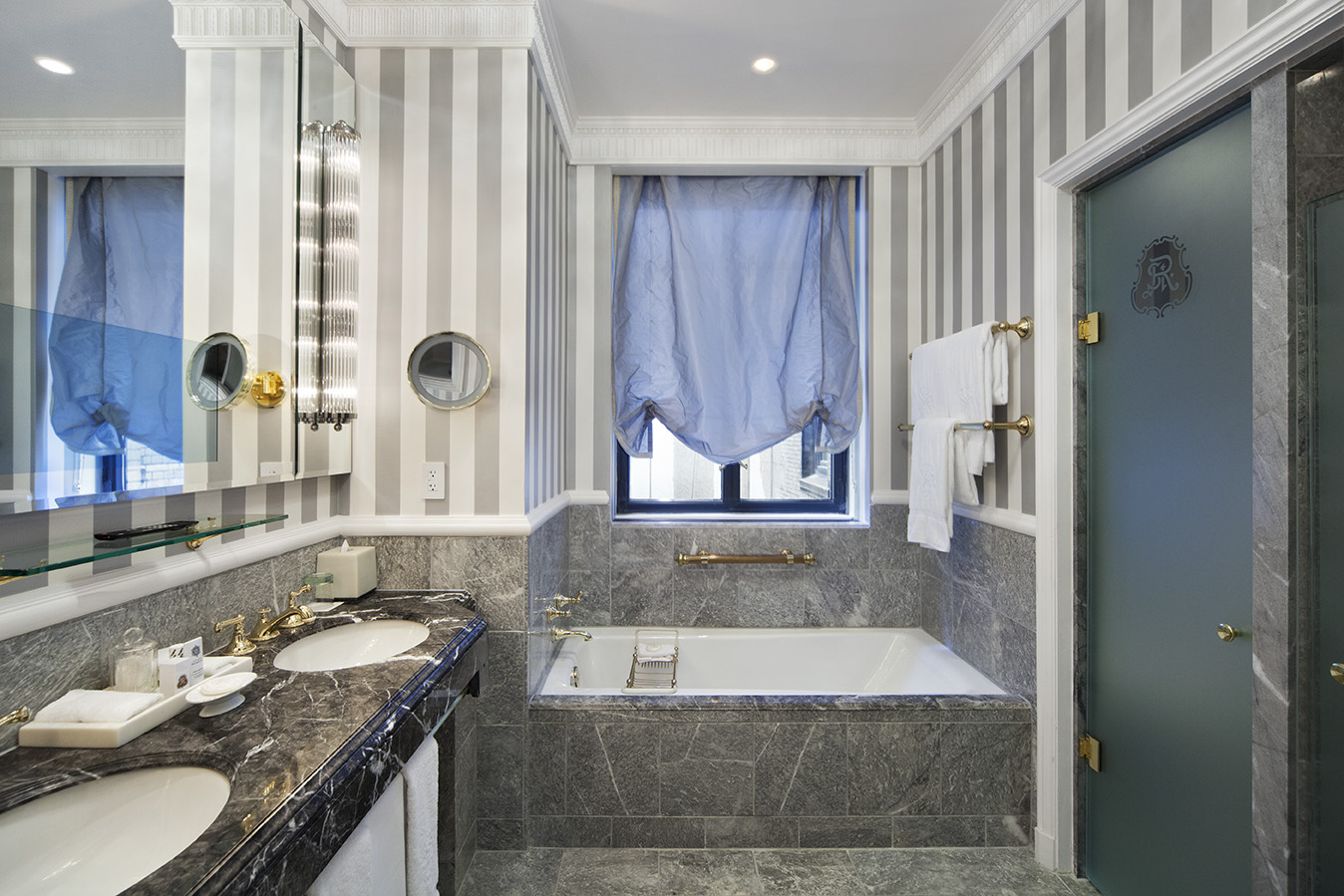 2 East 55th Street, Unit 908W33 Manhattan, NY 10022 - Photo 4 of 10