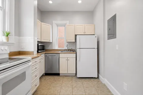 $825,000 | 259 Beacon Street, Unit 23, Boston, MA 02116