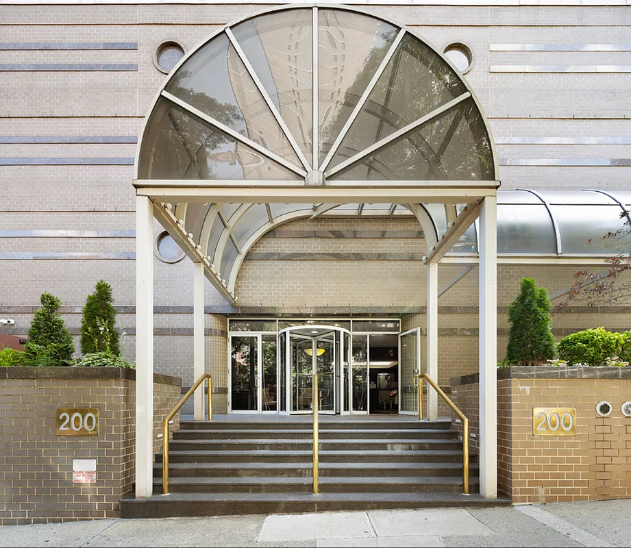 200 East 89th Street, Unit 21G Manhattan, NY 10128 - Photo 10 of 11