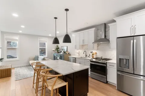 $725,000 | 202 Maverick Street, Unit 106, Boston, MA 02128