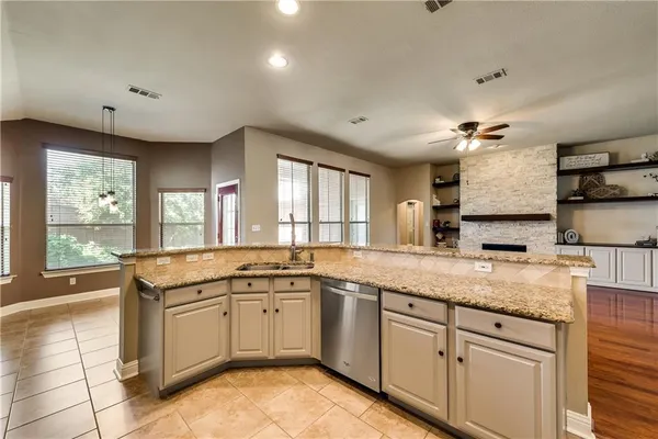 $525,000 | 14 Brook Hollow Lane, Trophy Club, TX 76262