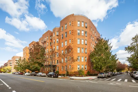 $3,950 | 9437 Shore Road, Unit F7 | Bay Ridge