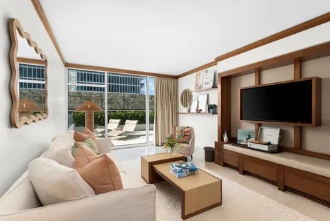$600,000 | 6801 Collins Avenue, Unit DOOR 606, Miami Beach, FL 33141