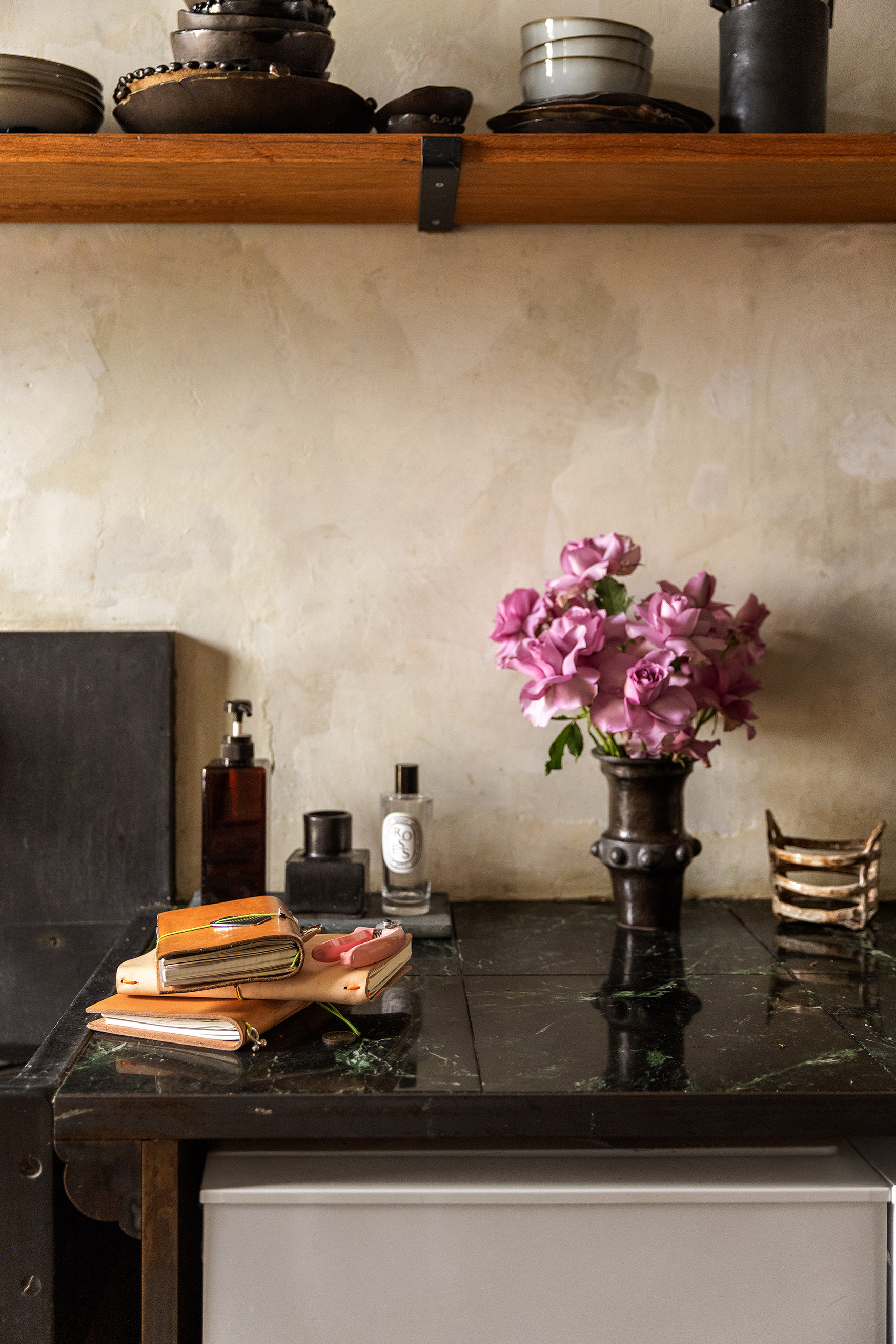 151 Grand Street, Unit 8 Brooklyn, NY 11249 - Photo 4 of 20 a vase of flowers sitting on a shelf