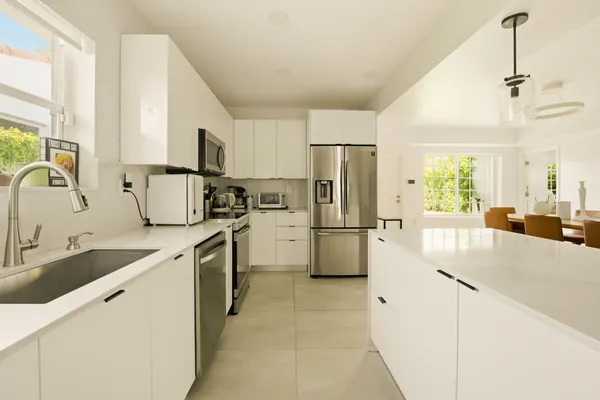 $9,500 | 725 West 51st Street, Miami Beach, FL 33140